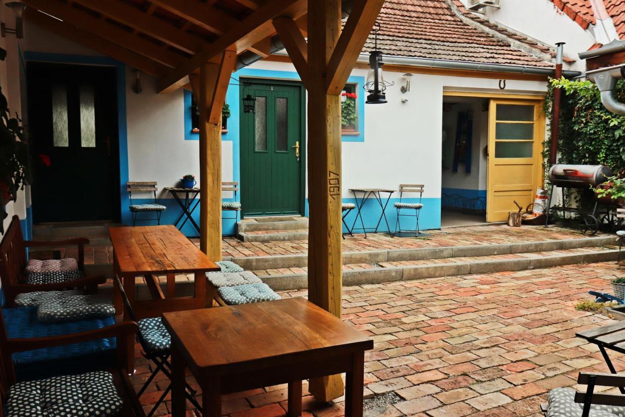 Ubytovani Lednacek Hostel Lednice Exterior photo